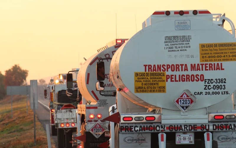 "El cártel del huachicol" y sus presuntos nexos con Morena